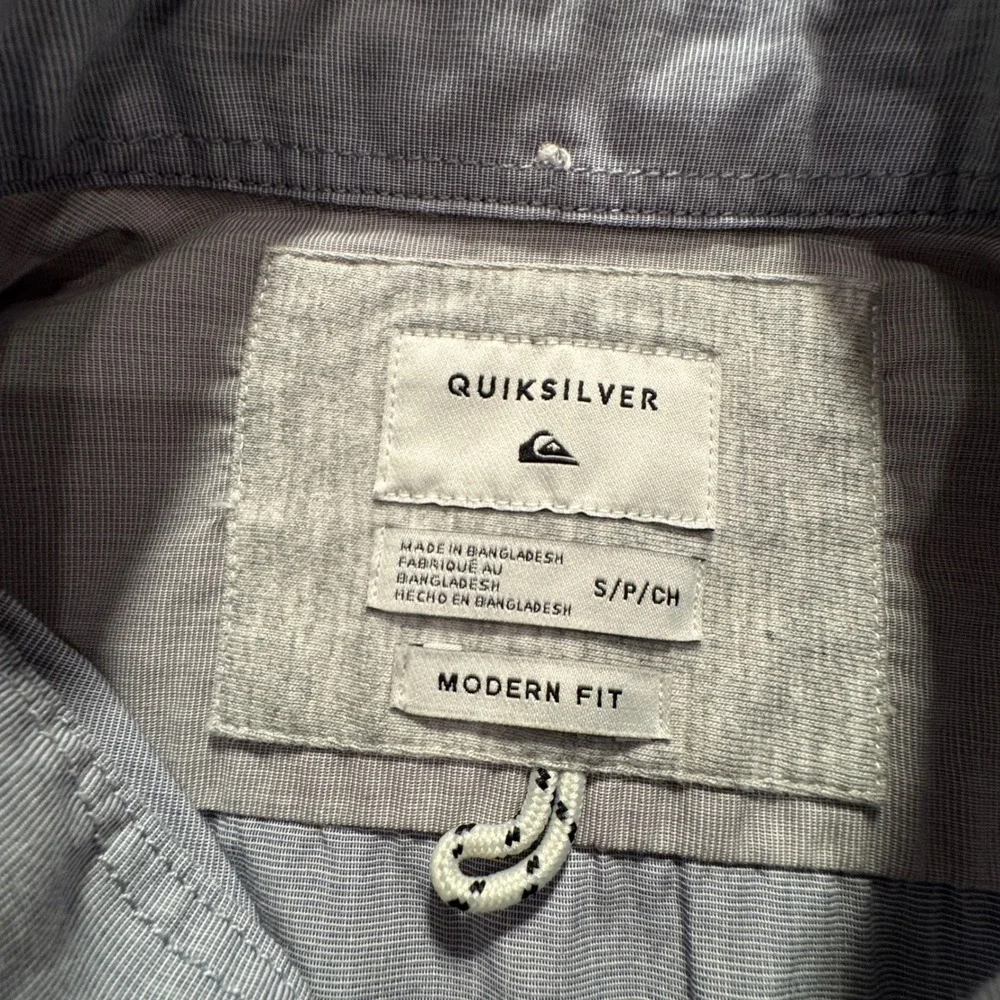 Quiksilver Shirt Mens Small Blue Cotton Casual Modern Fit Button Down LS Skate